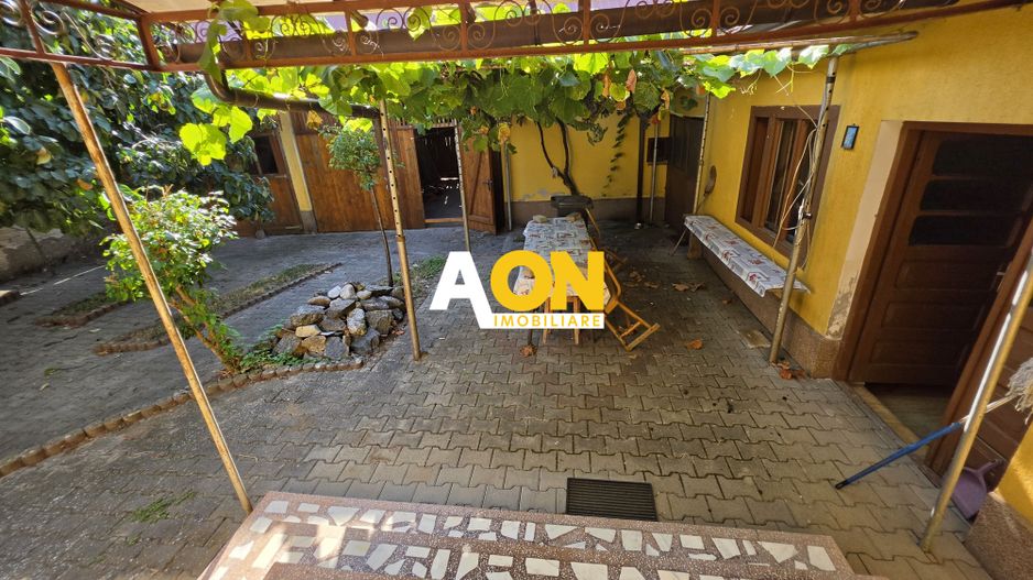 Casa cu 4 camere, 2024 mp teren, la asfalt, cu utilitati, Vintu de Jos - Poză 3