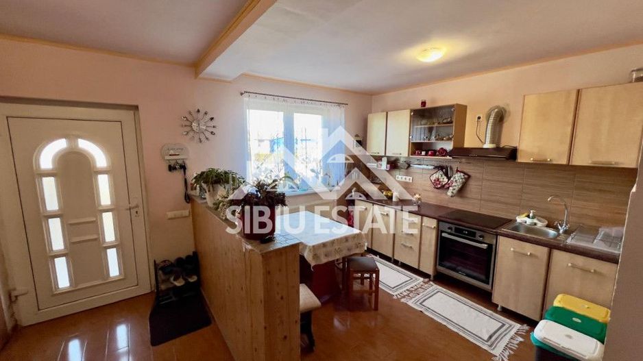 Casa duplex 100 mp utili, la intrare Sura Mare teren 1500 mp teren - Poză 4