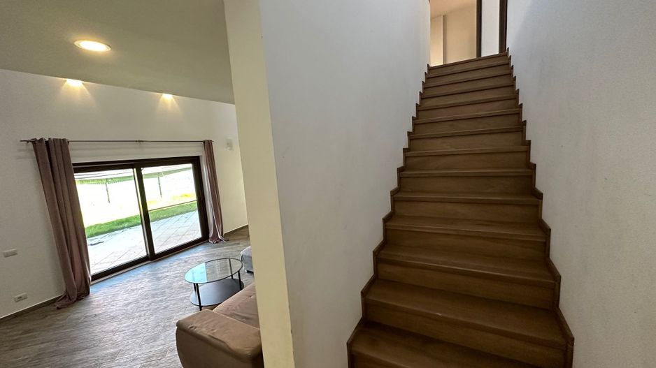 CASA SPATIOASA  CU GARAJ SI TEREN DE 600 MP - Poză 15