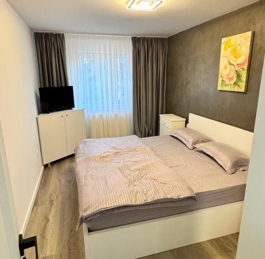 Apartament in vila l decomandat l la cheie l parcare l Cometei - Poză 3