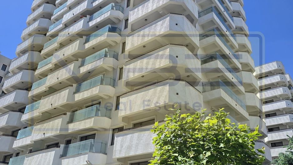 Royal  Town Copou - -INTABULAT -Decomandat - 2 Camere - 60mp - Poză 2