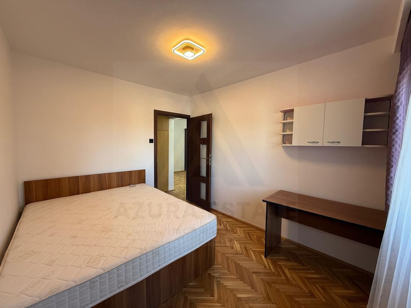 Apartament 4 camere 111 mp utili garaj si teren 458 mp zona Centrala - Poză 4