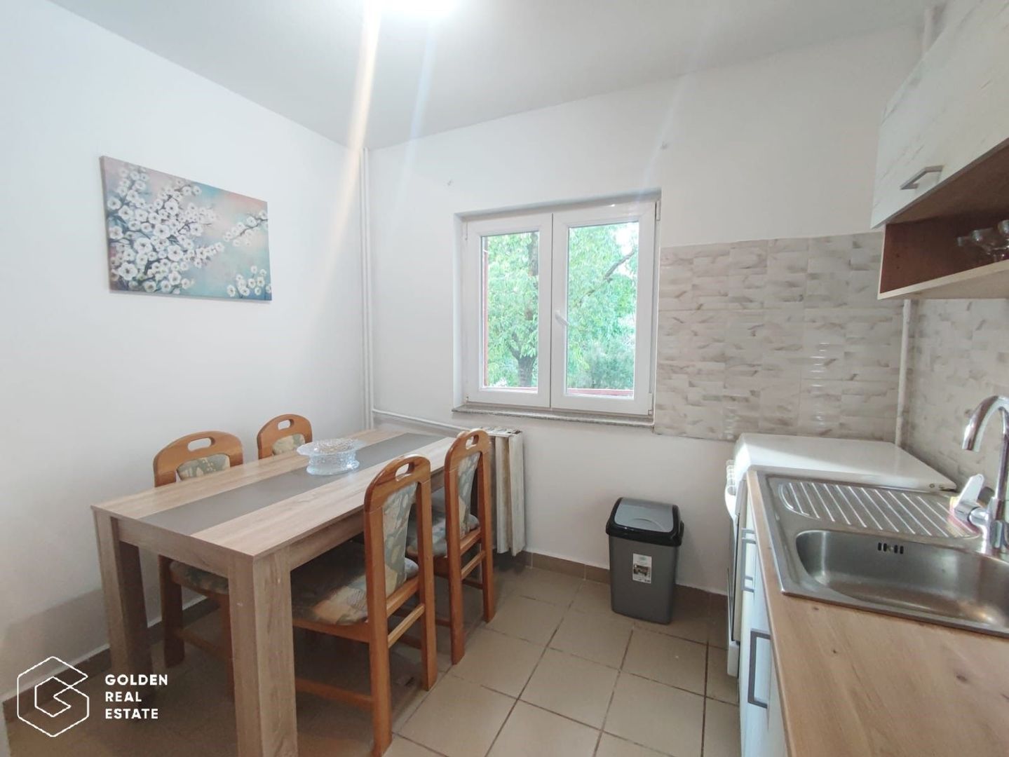 Apartament spatios la etajul 1, cu loc de parcare inclus, Micalaca, zona 300 - Poză 2