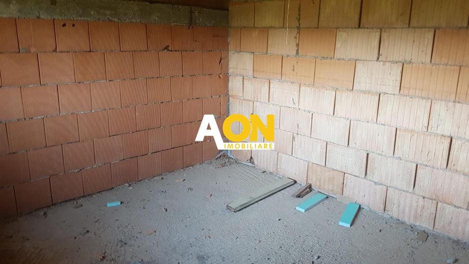 1/2 Duplex 4 camere 400 mp teren la rosu - Poză 6