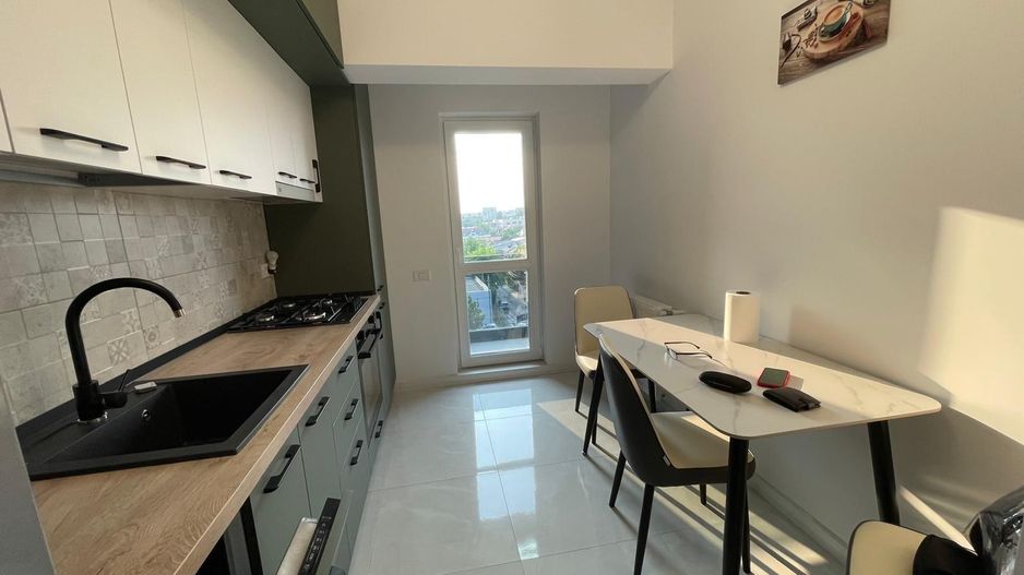 AP. 2 CAMERE- APARATORI,PARCARE INCLUSA, MASINA DE SPALAT VASE, METROU - Poză 7