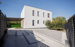 Vânzare, casă modernă 2 nivele, 220 mp + 5 ari șos. Hîncești, Centru - Poză 1