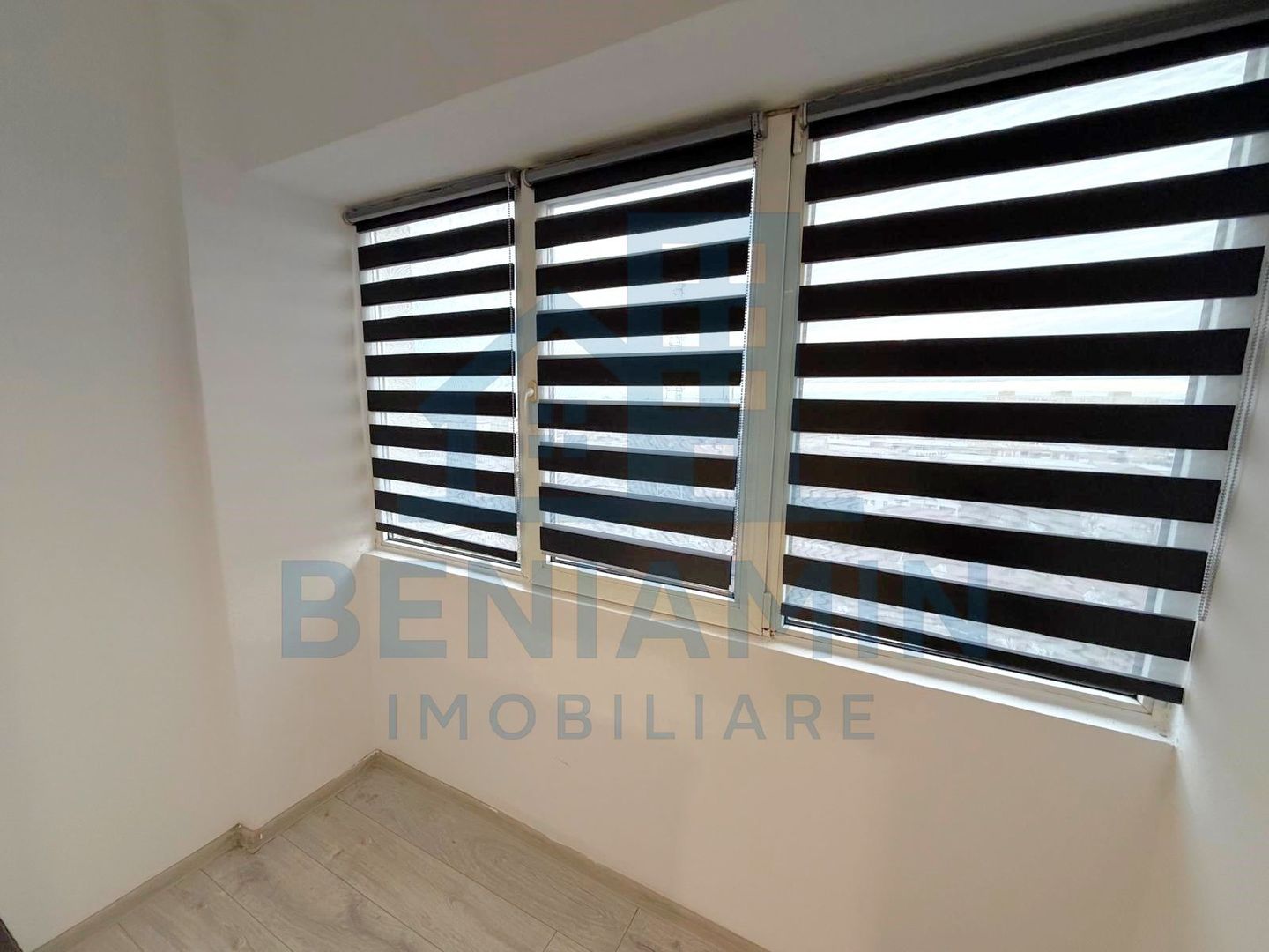 2 Decomandate Mobilat Utilat Calea Bucuresti Rotonda 52mp - Poză 3