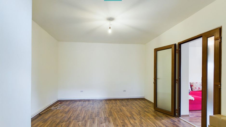 Casă cu 5 camere în Vladimirescu - Poză 15