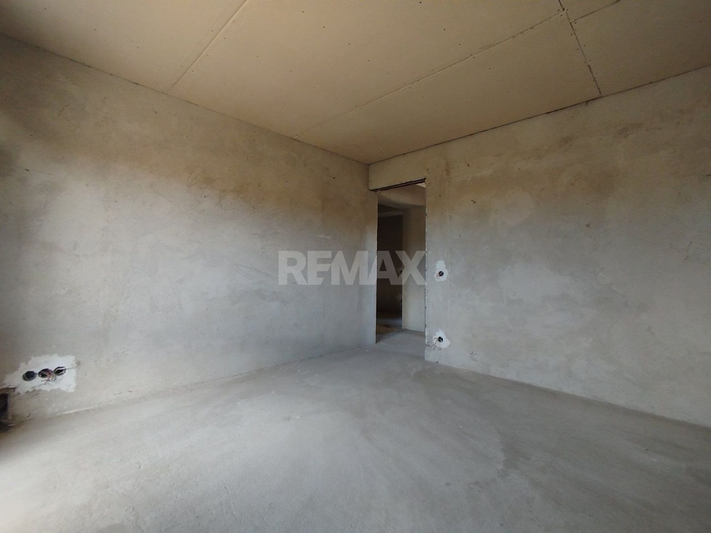 CASĂ CU 2 NIVELE – 136 m² | 4 DORMITOARE | 7 ARI ANENII NOI - Poză 19