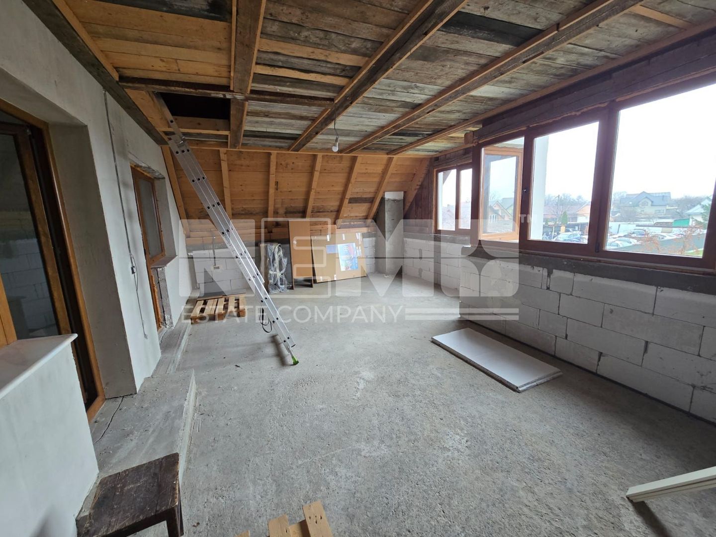 Casă spațioasă la 650000 de euro I Volovăț - Poză 14