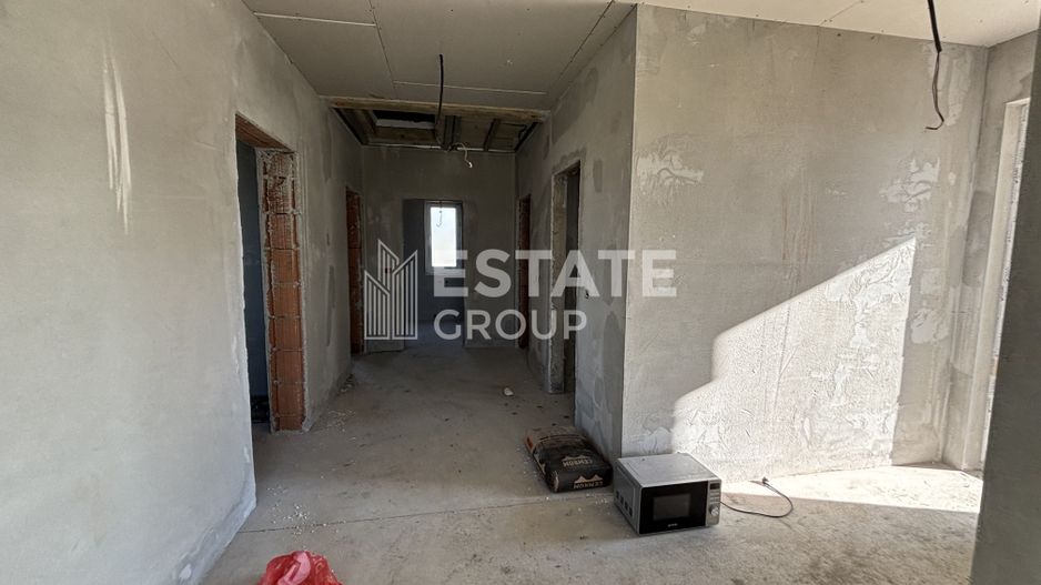 Casa individuala cu 4 camere in Mosnita Noua zona Castel - Poză 8