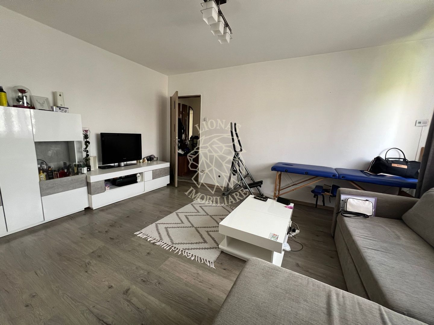 Apartament 2 camere-balcon-Zona Decebal, Apolo - Poză 2