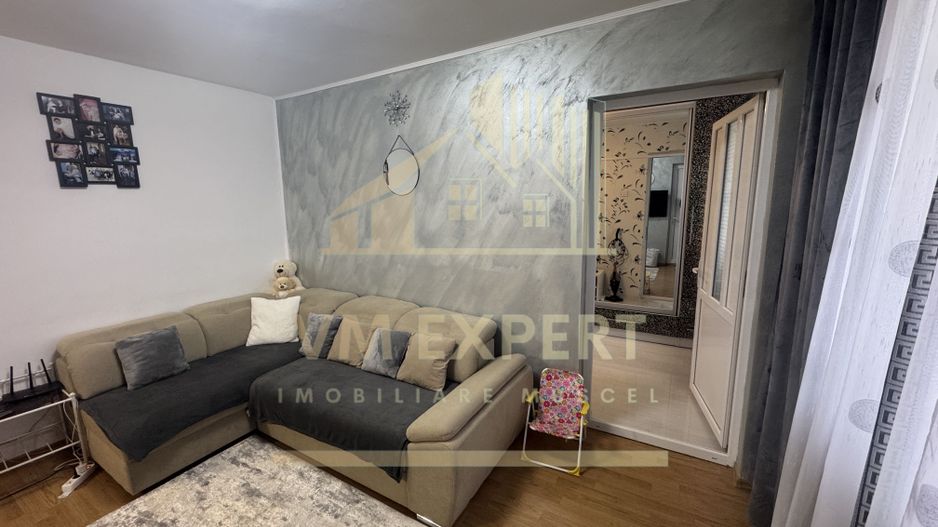APARTAMENT 3 CAMERE ETAJ 3 VISOI - Poză 2