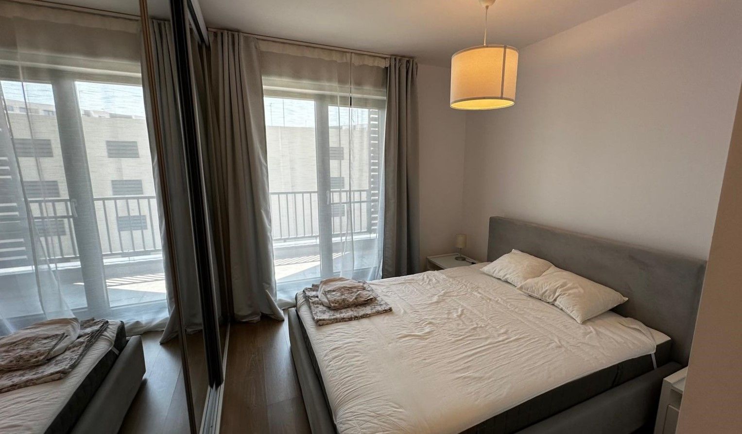 Studio Dublu Superb cu Terasa Generoasa H Pipera Lake - Poză 3