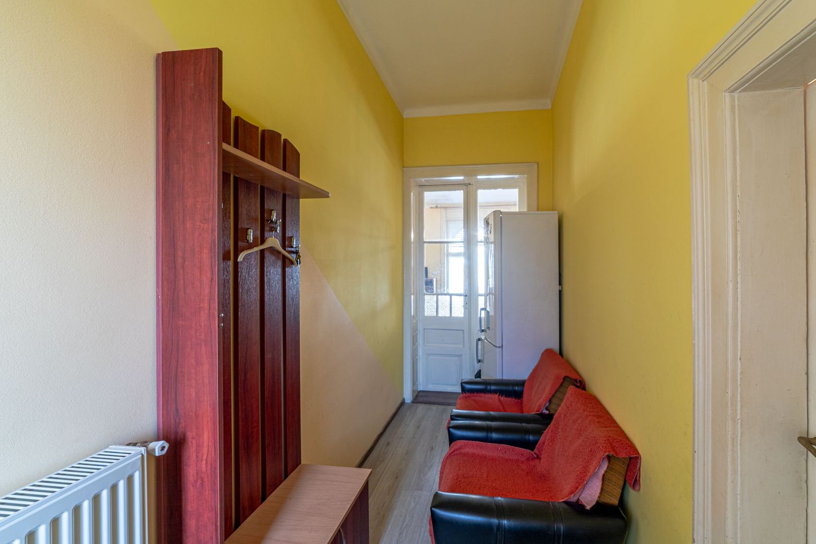 Apartament la casă cu 3 camere zona Pârneava - Poză 5