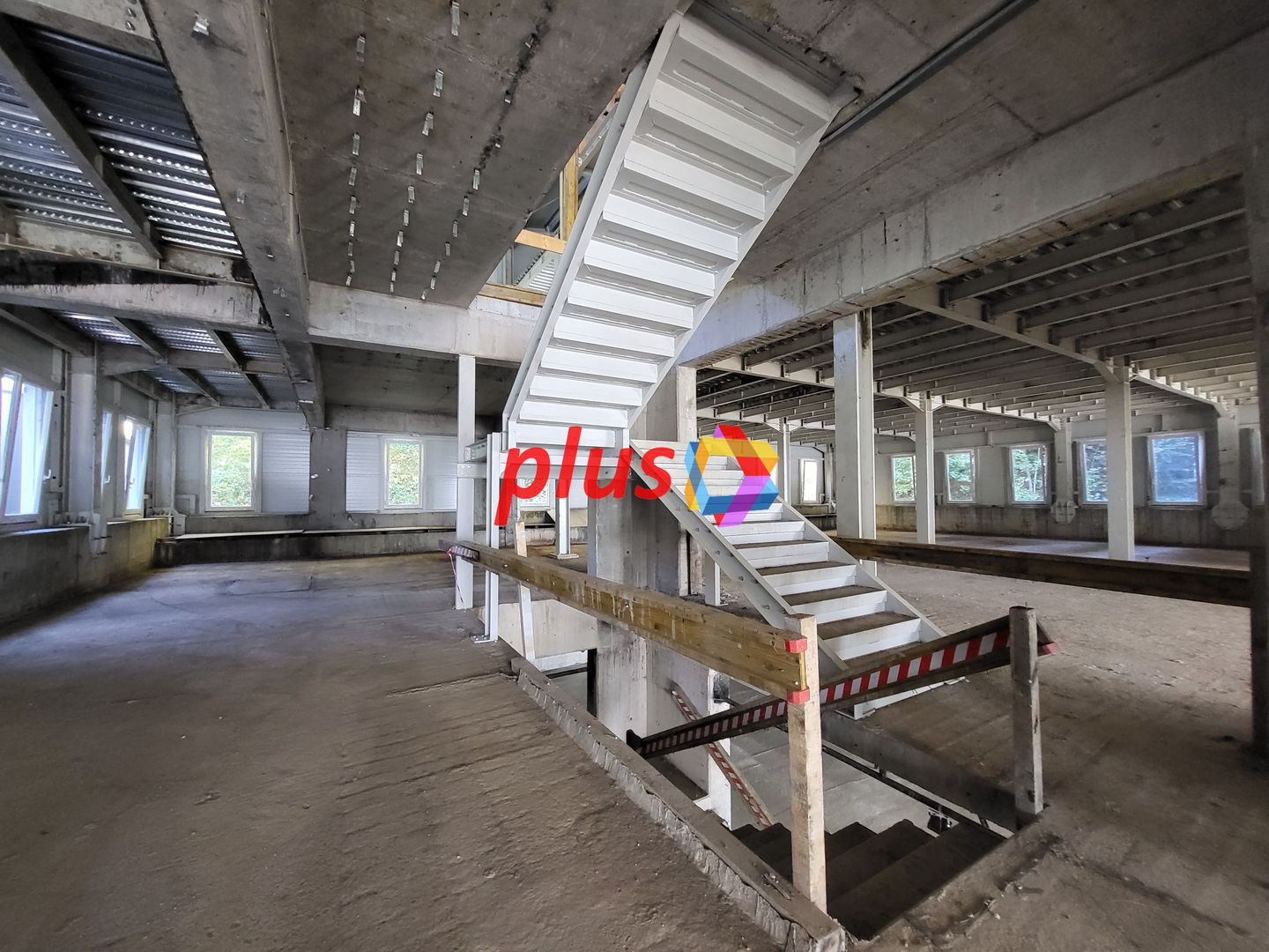 Clădire mixta -3600 mp - Poză 21