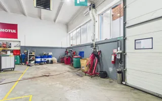 HALĂ INDUSTRIALĂ + SERVICE AUTO COMPLET ECHIPAT - Poză 18