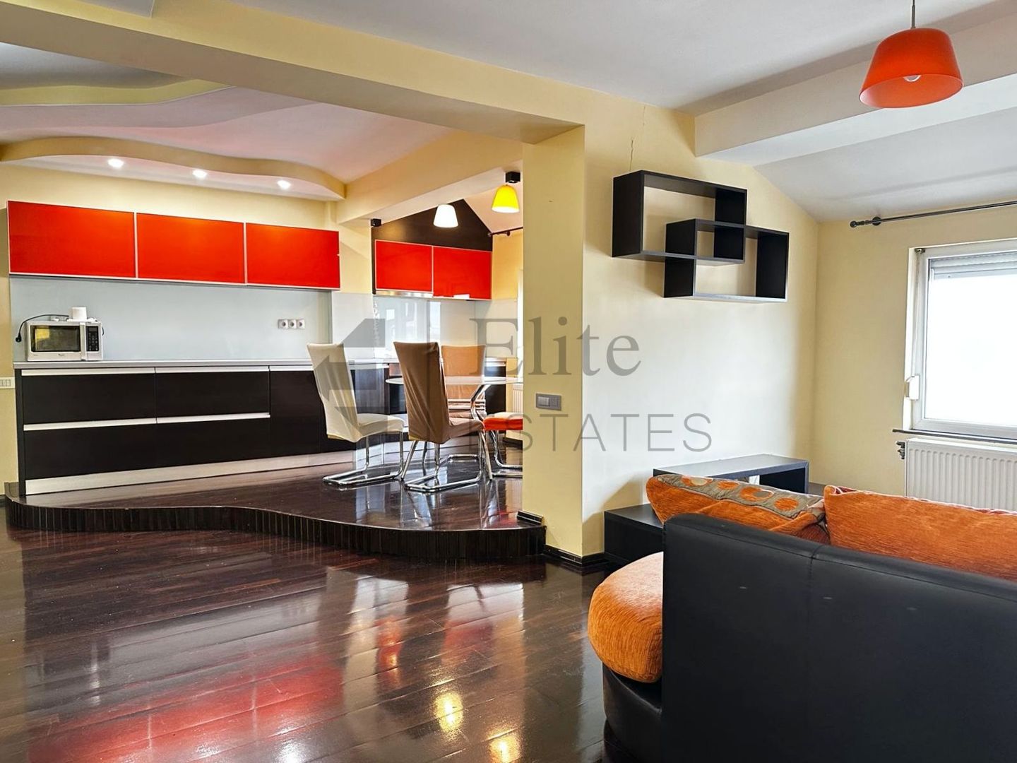 Apartament de vanzare cu 4 camere in zona Decebal - Poză 1