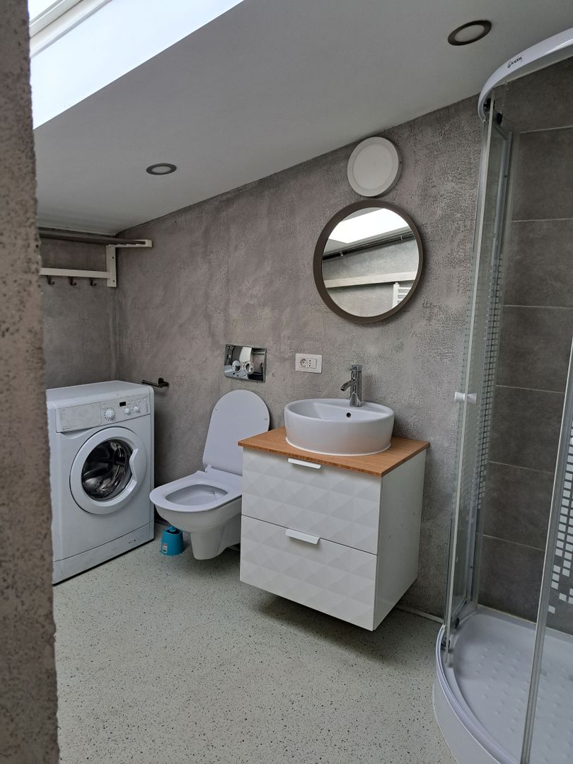 Studio cochet de închiriat în mansardă, inima orașului! - Poză 11