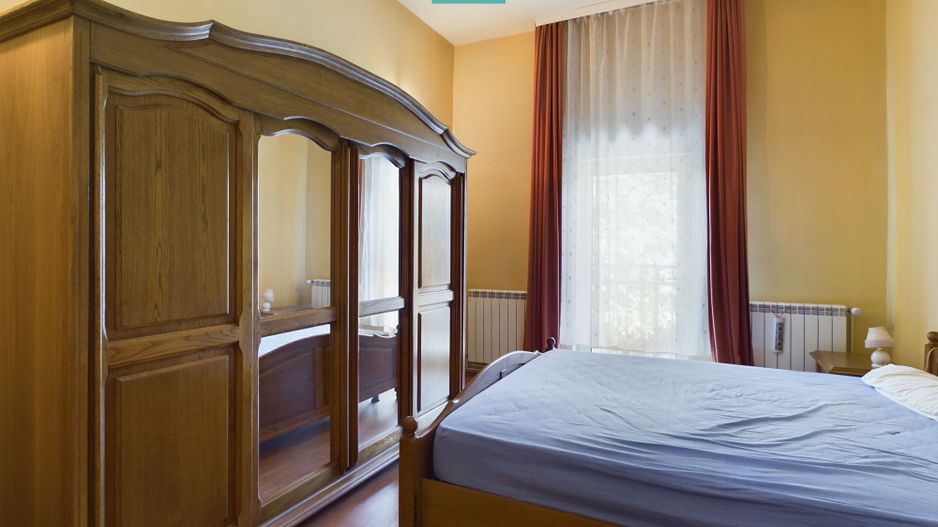 Vilă cu 3 apartamente în zona Parneava - Poză 13