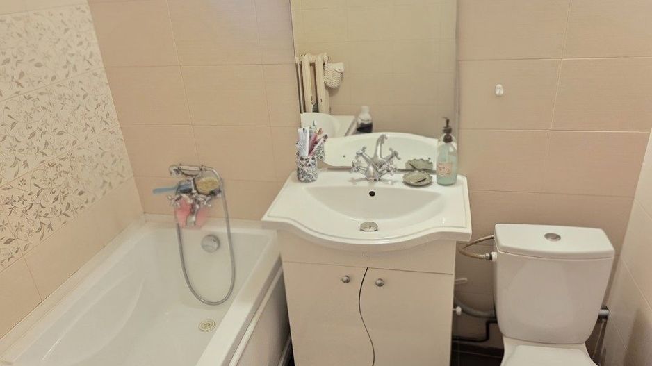 Apartament cu 4 camere, etaj 3, nemobilat, zona TRAIAN; - Poză 9