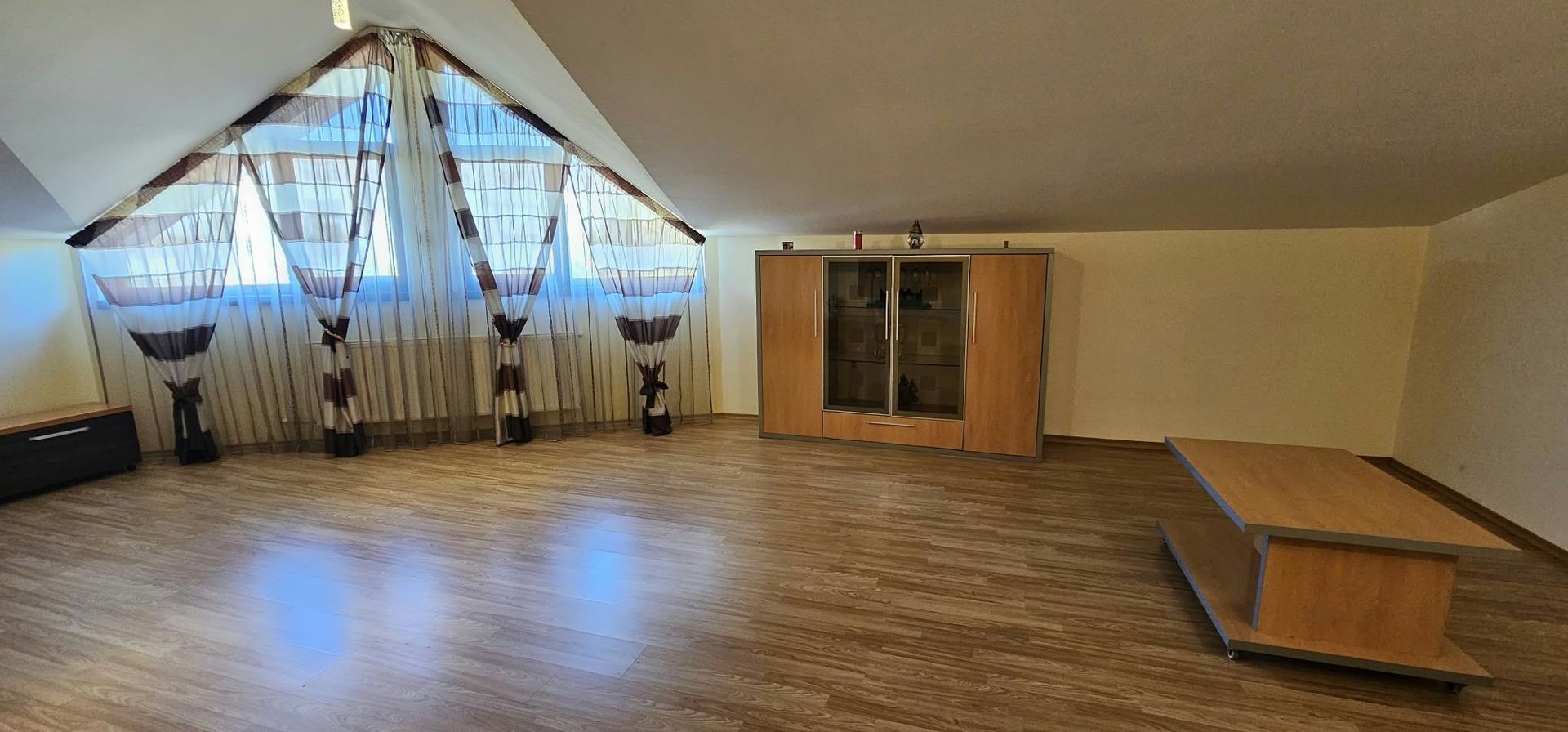 Spațiu - apartament 5 camere de închiriat – 160 mp - Micro 20 – zona BKO - Poză 15