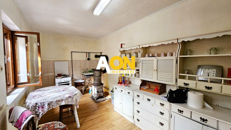 Casa cu 4 camere, 2024 mp teren, la asfalt, cu utilitati, Vintu de Jos - Poză 16