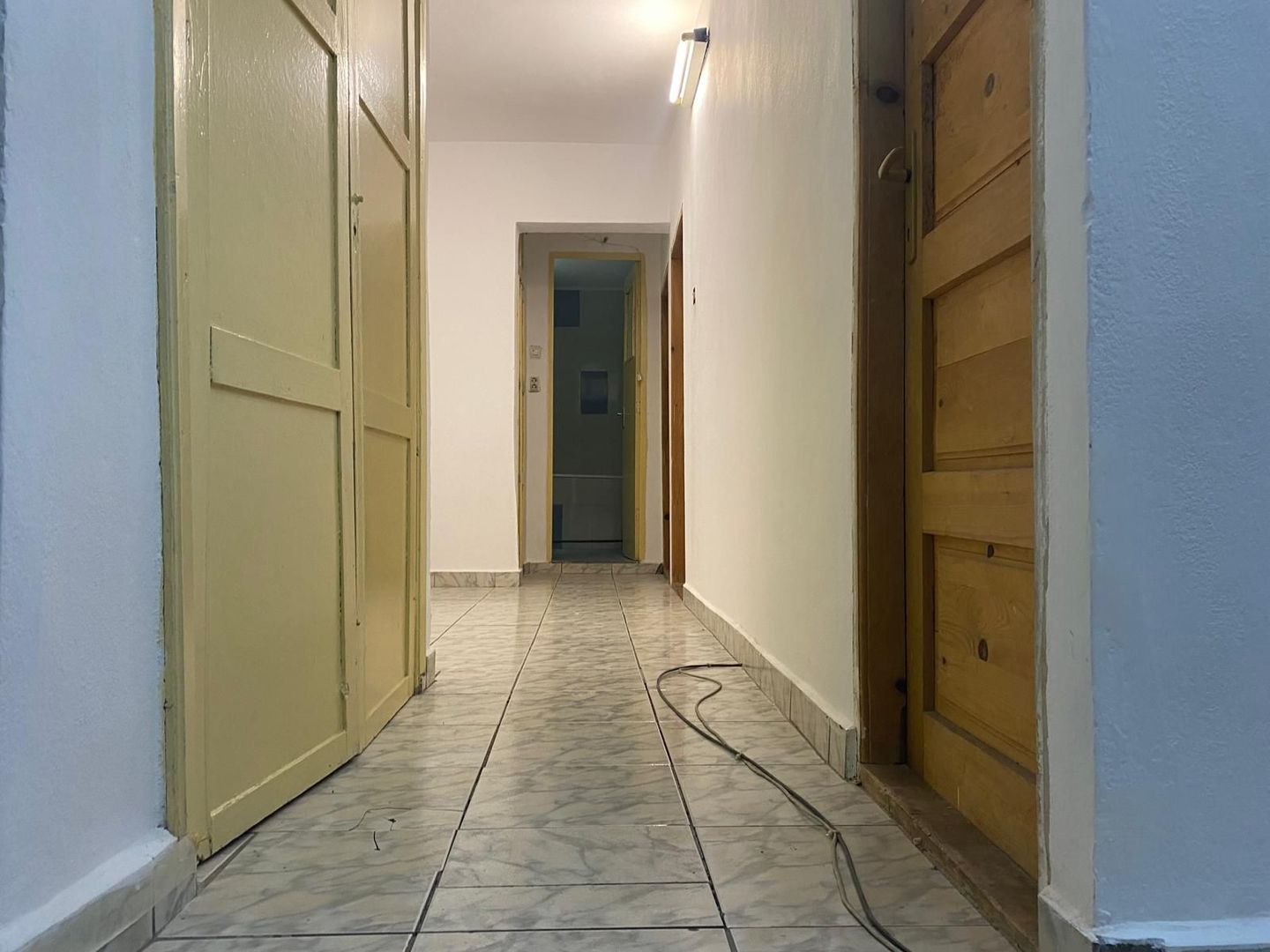 Vanzare apartament cu 3 camere,etajul 1,decomandat - M3, Târgoviște - Poză 14