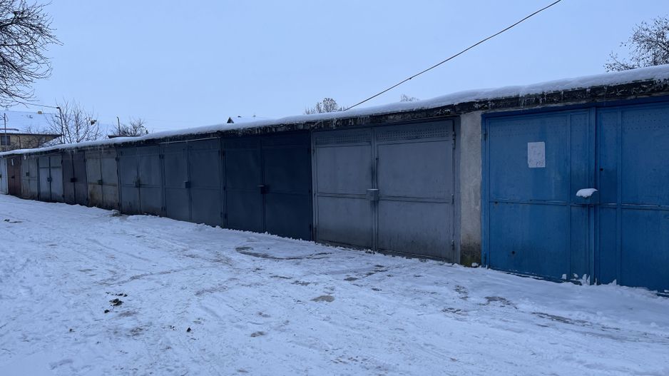 Teren intre blocuri,cu garaje-ideal pentru afacere - Poză 1