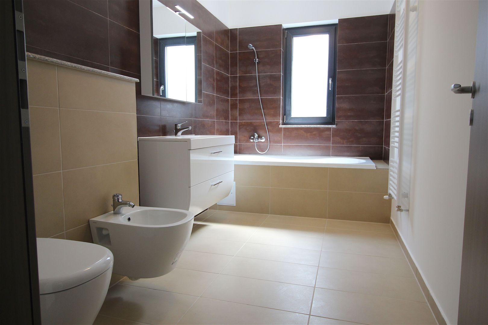 Apartament cu 3 camere de închiriat în zona Nord - Poză 11