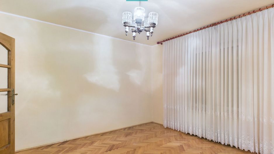 Casă cu 2 corpuri  și 5 camere în Livada - Poză 7