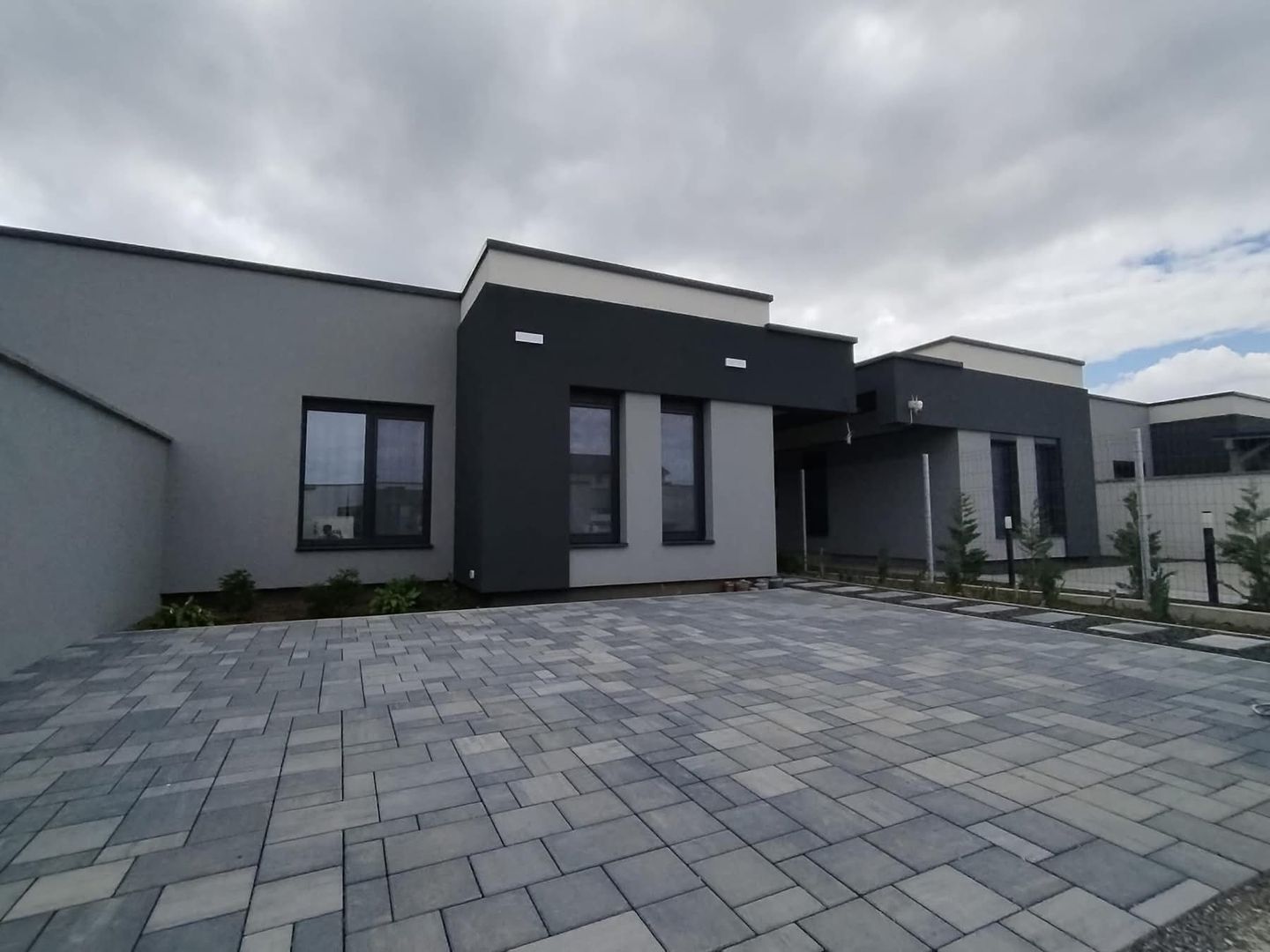 Mosnita Noua - Lidl Drumul Boilor | 3 camere | 2 bai | Teren 310 mp - Poză 1