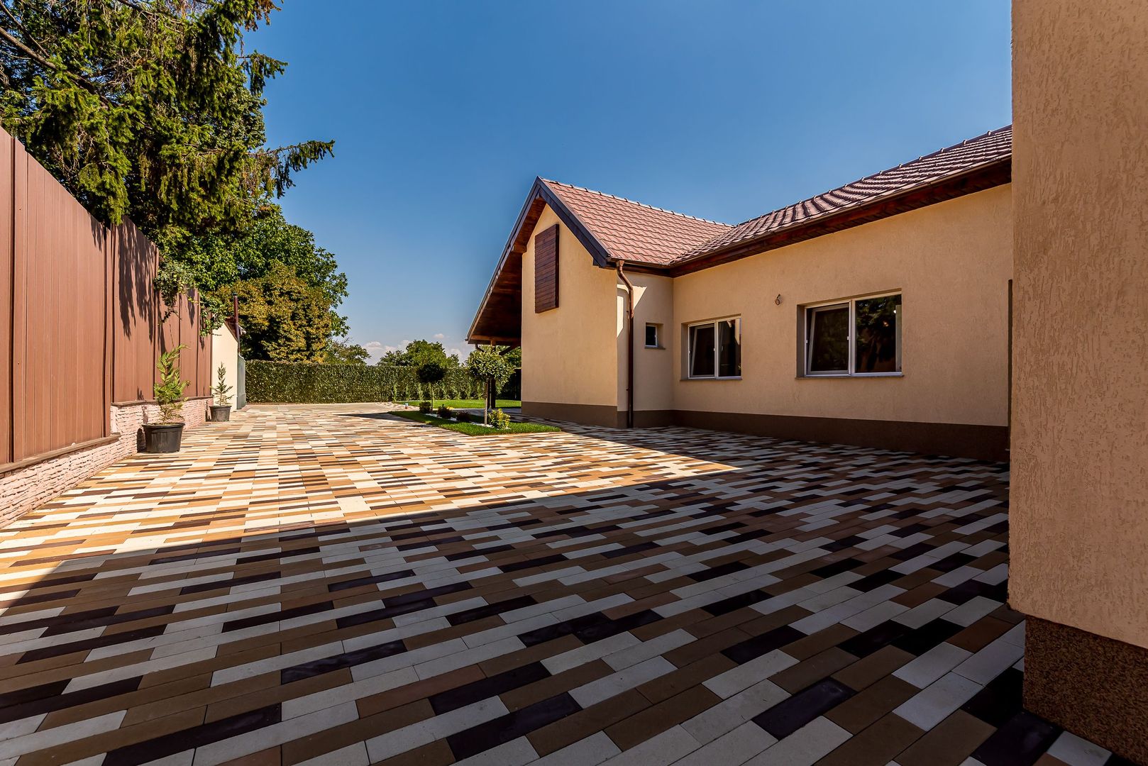 Casă gata de mutat în Aradul Nou, renovată complet (2026) - Poză 2