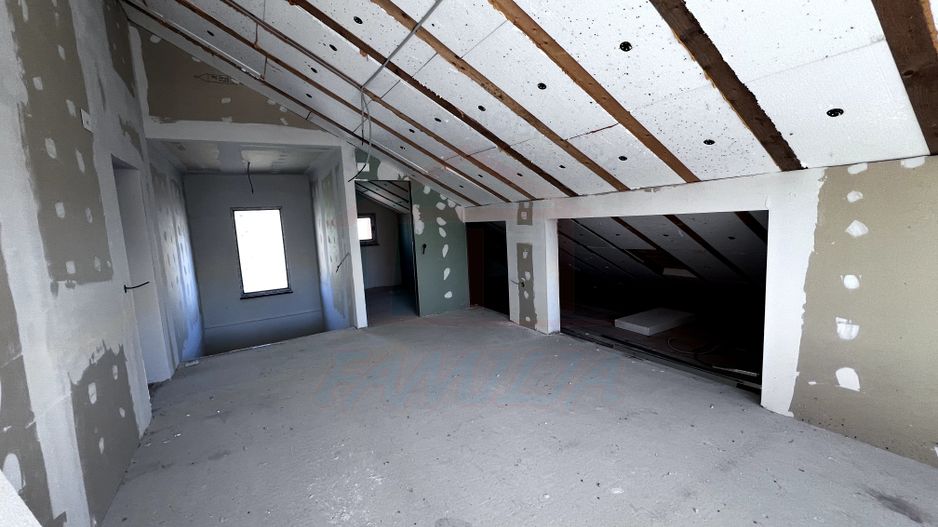 Vanzare casa P+M in Sendreni( in spatele Primariei), pret 99 000 euro - Poză 12