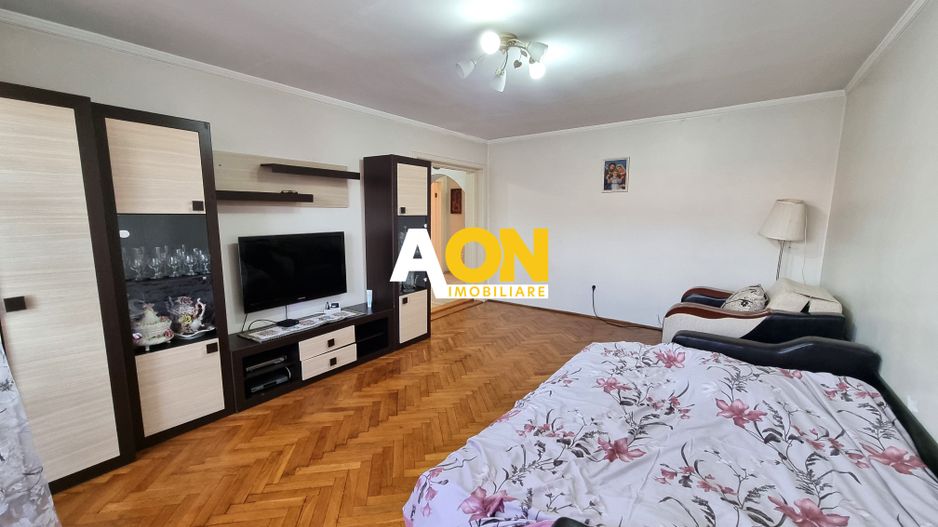 De inchiriat apartament 3 camere, zona Piata, Cetate - Poză 2