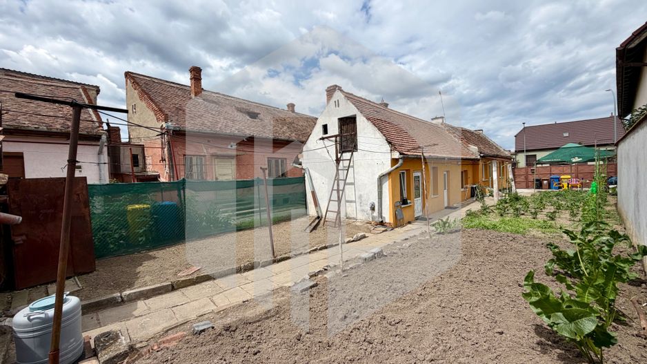Casa+teren-Str. Kogălniceanu, Piață Cluj- 313 mp teren - Poză 4