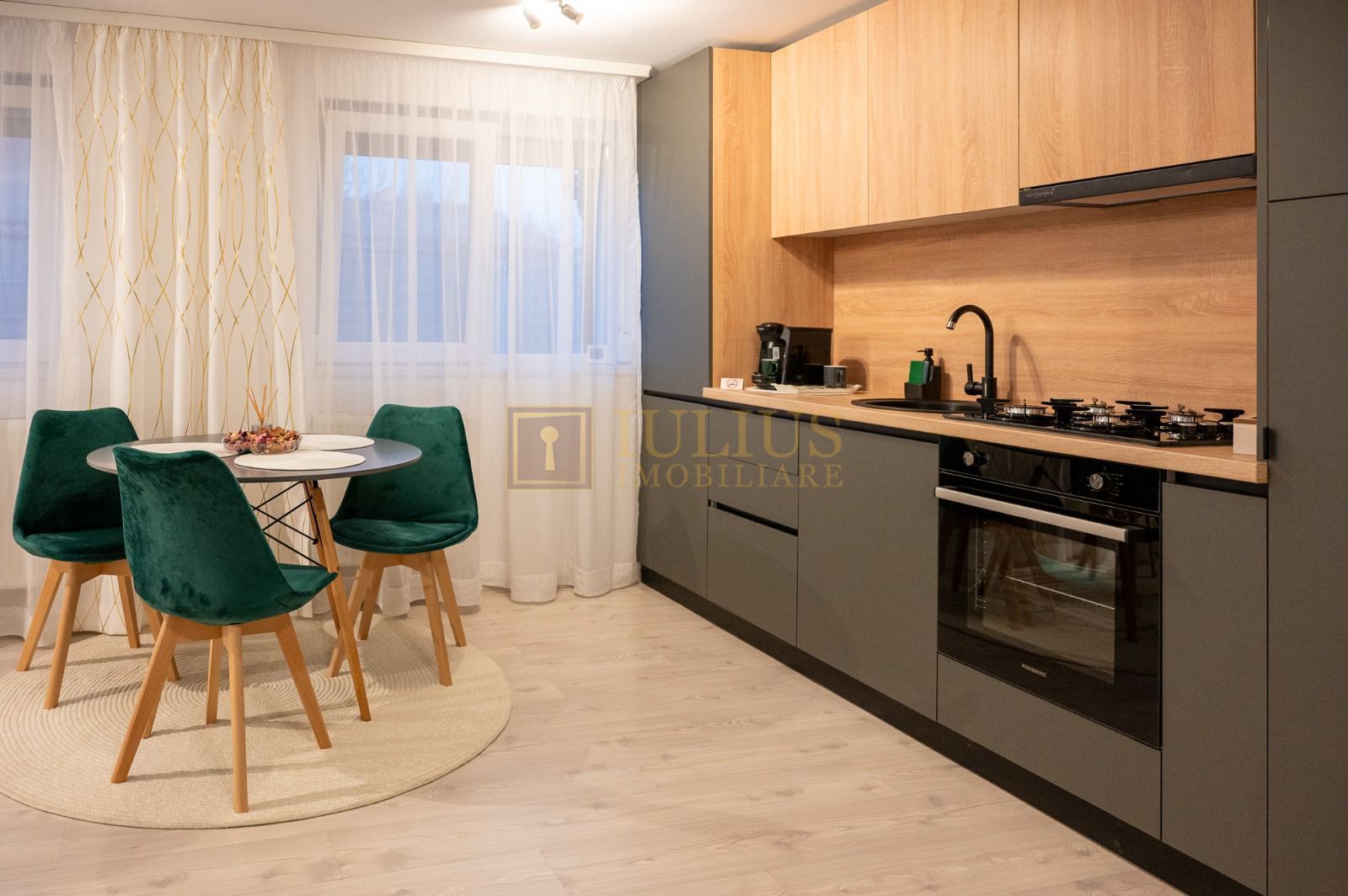 2 camere,  la 10-12 minute de Complex,  Sp. Judetean, centrala proprie - Poză 2