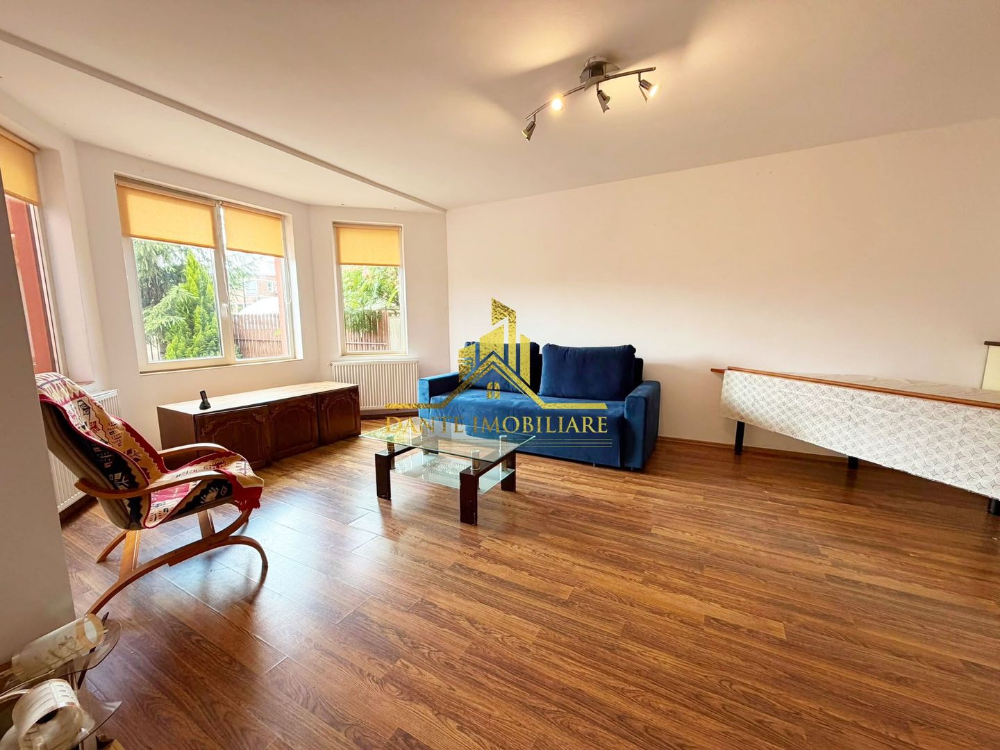 Casa, 4 camere, modern, parcare, curte, balcon, zona Semicentrala - Poză 13