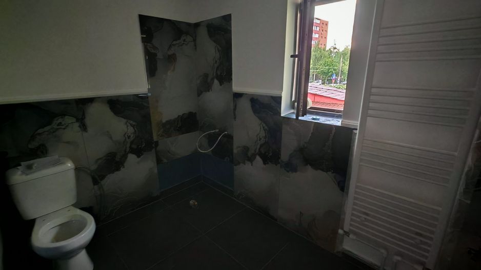 Corp de casa P+M 4 camere , ASTRA - Carpatilor -LIDL- ,curte comuna. - Poză 10