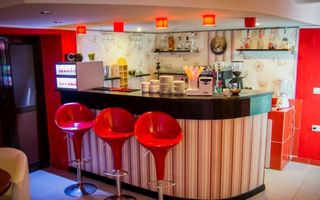 IDEAL PENTRU SALON INFRUMUSETARE / RESTAURANT/BAR/GRADINITE - Poză 12