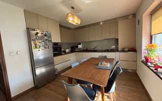 Casa generoasa LA CHEIE, curte 200 mp in Selimbar - Poză 22