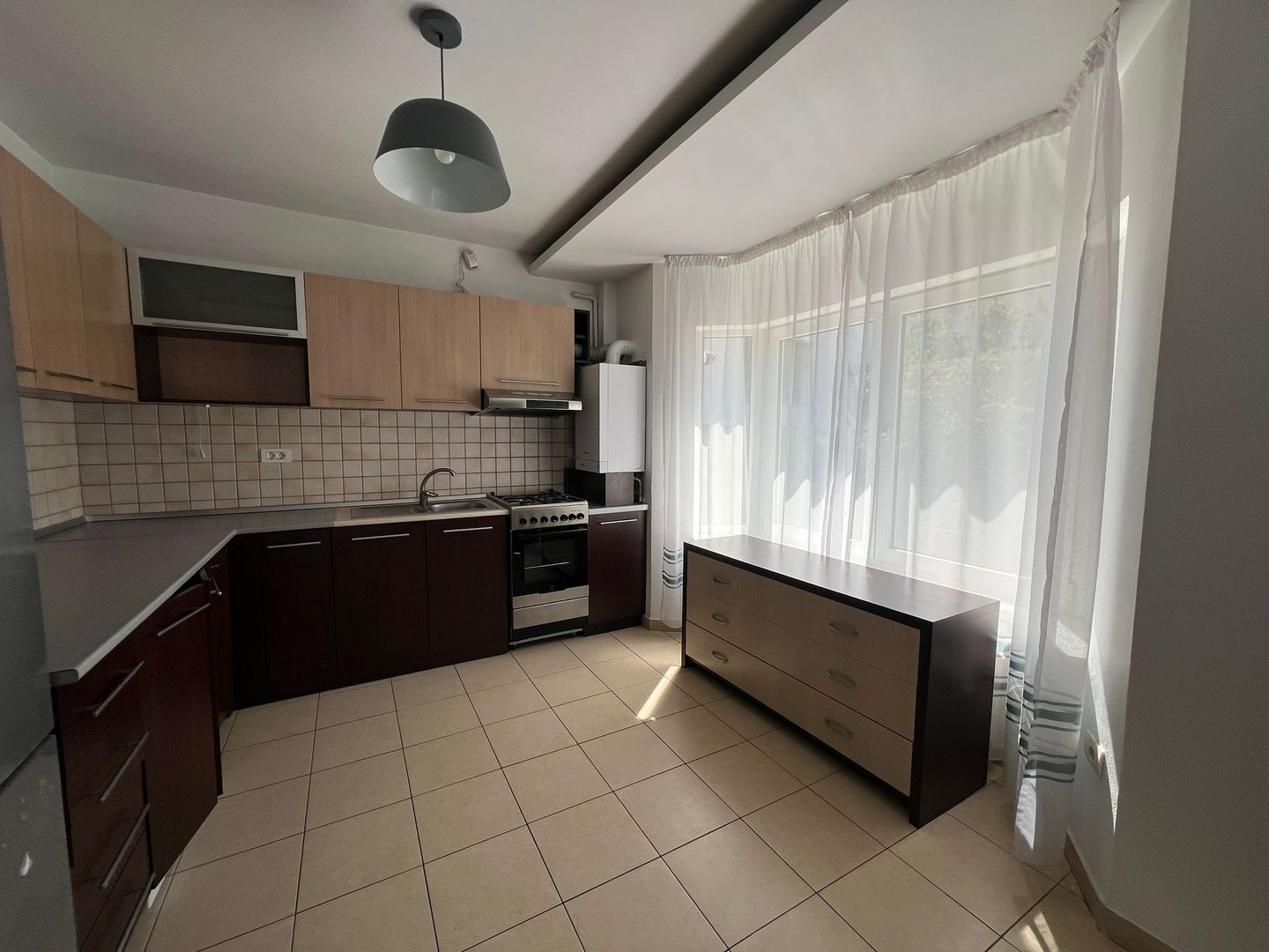 De inchiriat! Apartament spatios, zona exceptionala! - Poză 2
