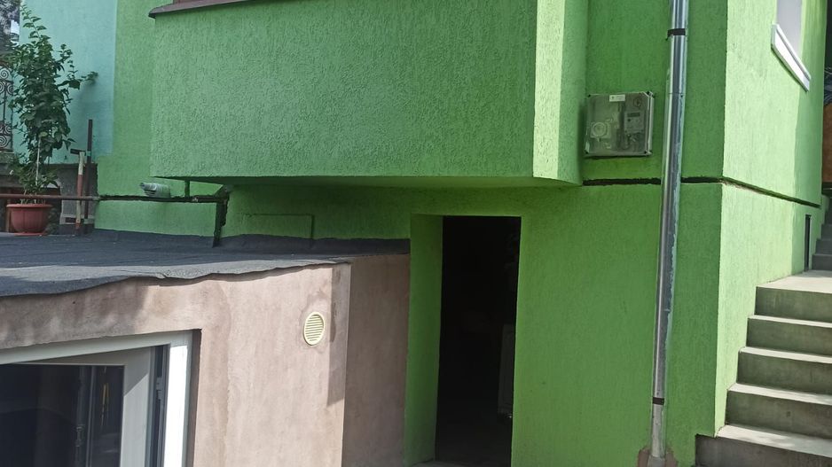 CASA CU 5 CAMERE ZONA DAMBU - Poză 2