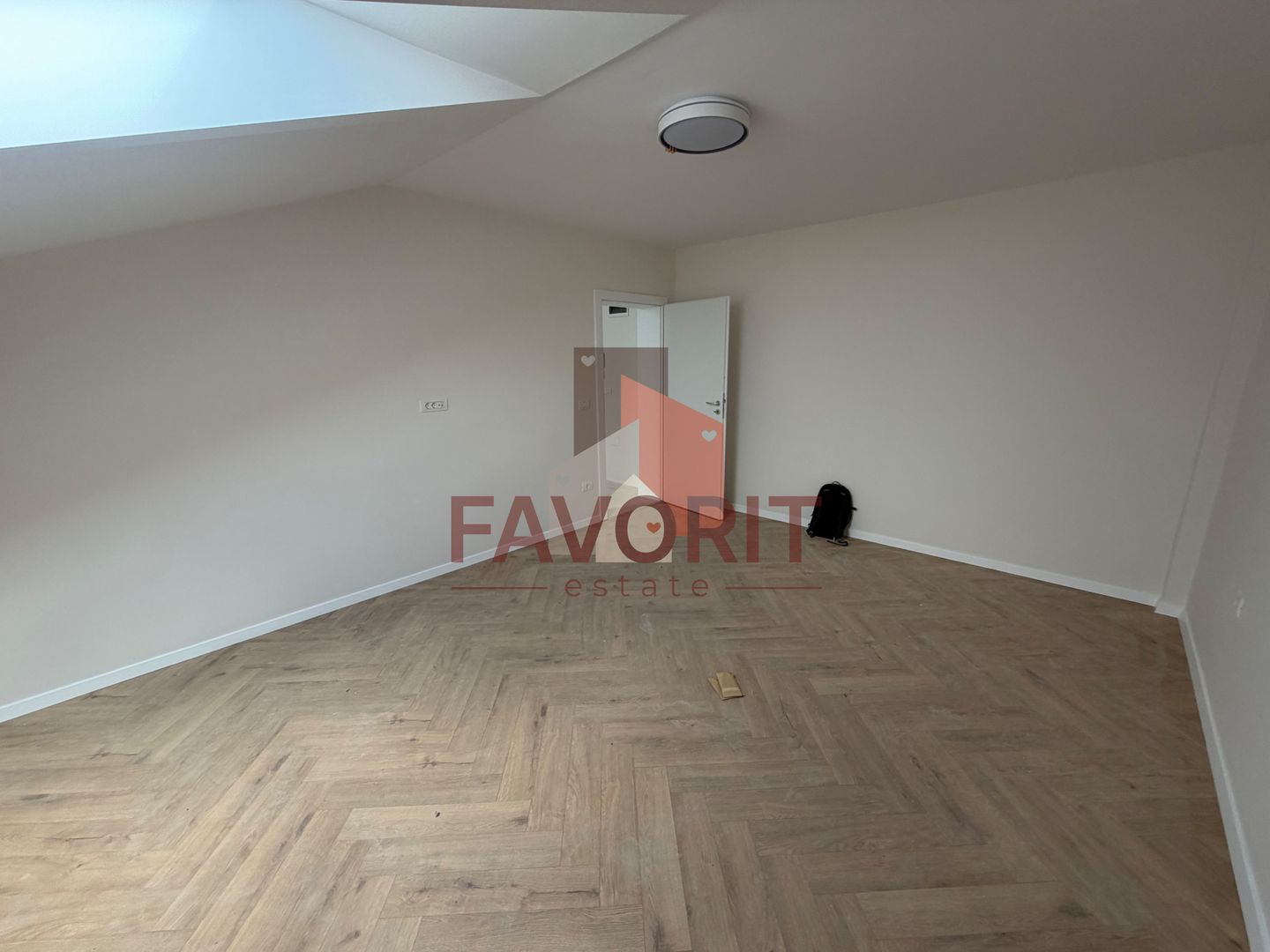 NOU. Disponibil imediat. Decomandat. Zona Soarelui - Poză 1