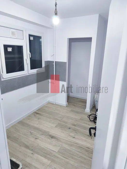 Vânzare apartament decomandat 2 camere Giurgiului - Piața Progresului - Poză 5