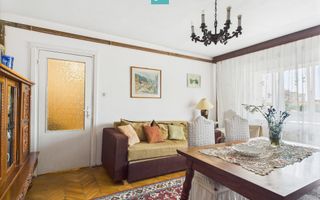 Apartament cu 3 camere, decomandat în Dâmbovița - Poză 2