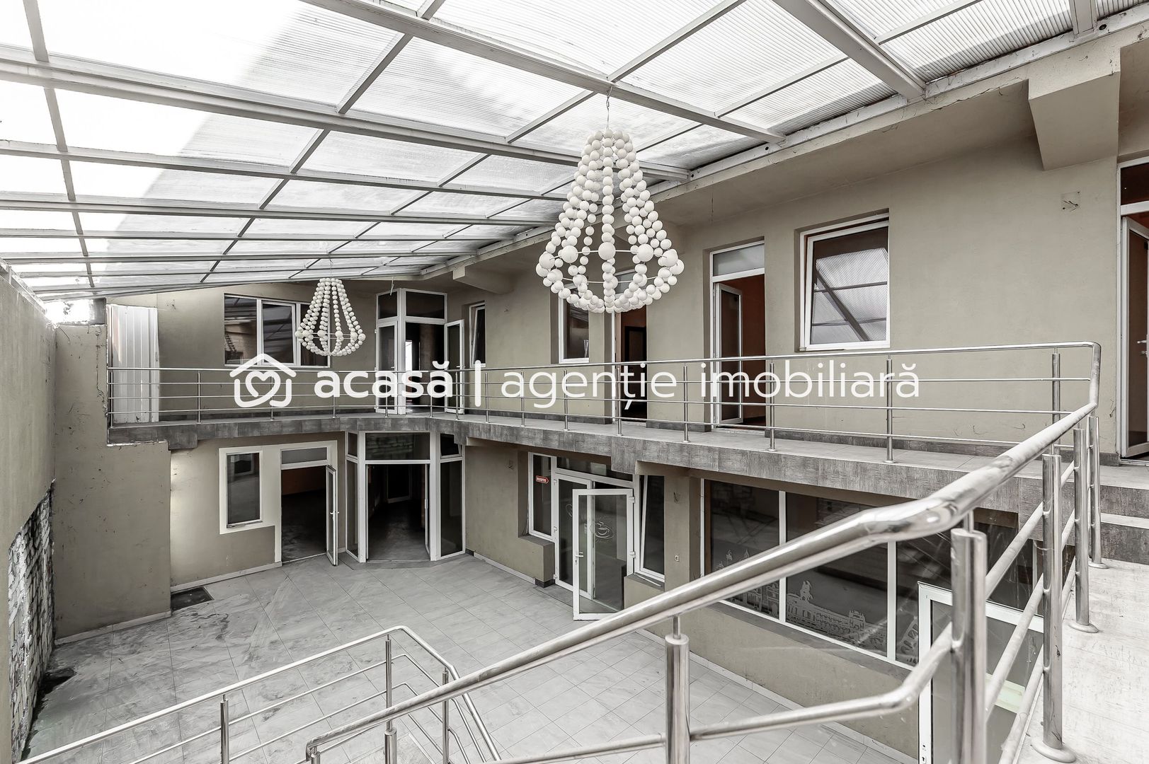 Spațiu generos în centrul Aradului. Ideal pentru birouri sau cabinete - Poză 5