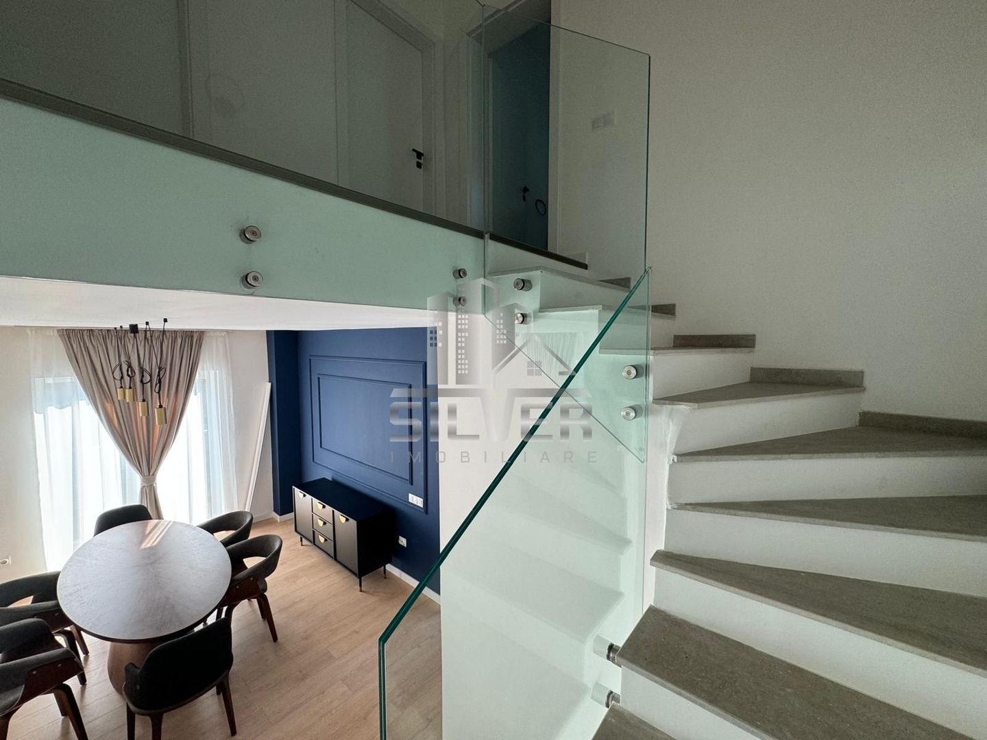 Casa tip duplex  la cheie. - Poză 8