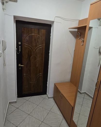 Garsonieră Piata Miniș, etaj 3, mobilată complet, bloc reabilitat - Poză 6