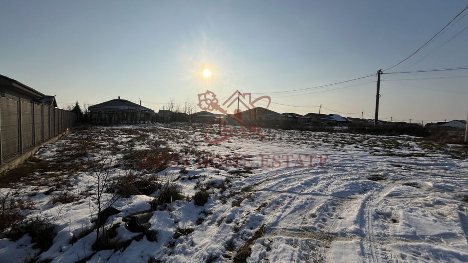 Teren intravilan cu toate utilitățile și front 20 m – Moșnița Veche - Poză 4